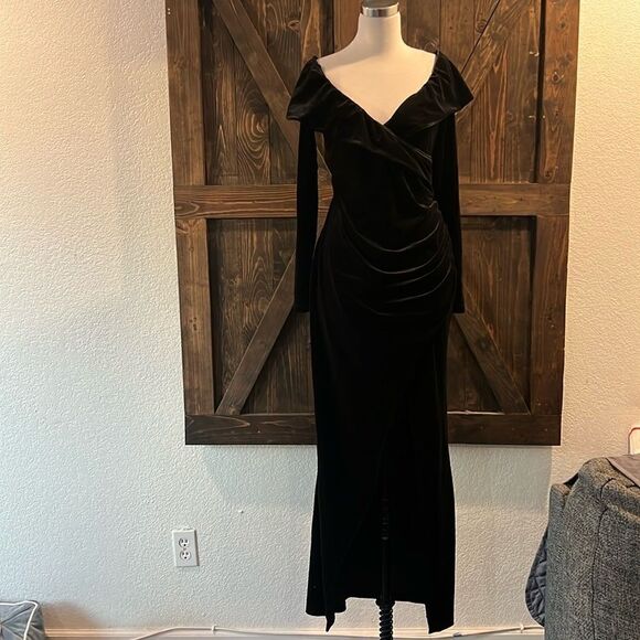 Sexy VELVET OFF SHOULDER ASYMMETRIC HEM High Slit Dress - Picture 3 of 13